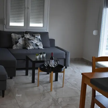 Davidana Deluxe Apartment *